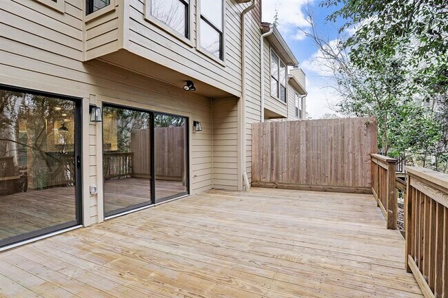 Building Photo - 12625 Memorial Dr