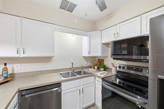 Building Photo - 2327 W Knollwood Pl