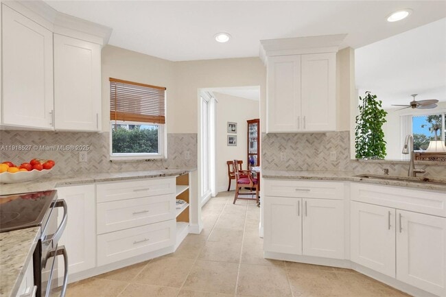 Building Photo - 5051 N Hwy A1A