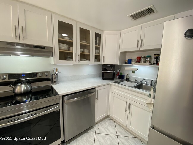 Building Photo - 8755 Banyan Way