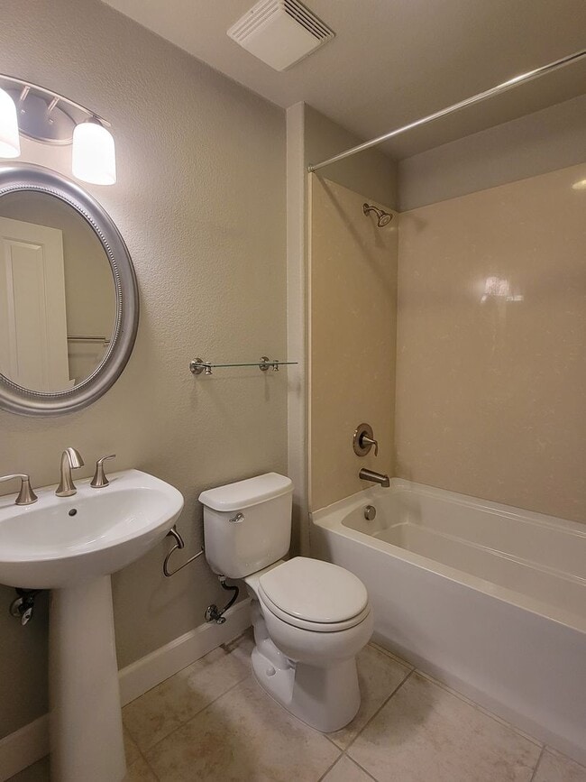 Building Photo - Charming Midtown Petaluma  – 3 Bed, 2.5 Bath