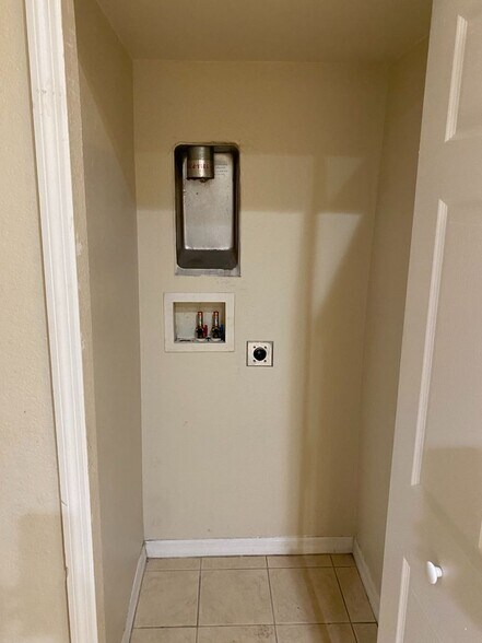 Building Photo - 1416-1418 W 12th St