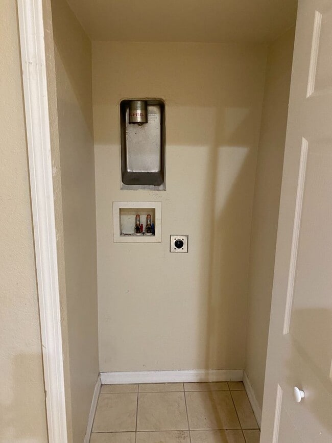 Building Photo - 1416-1418 W 12th St