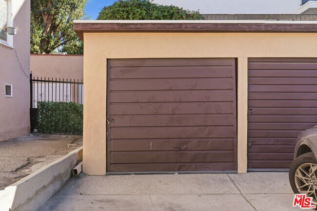 Building Photo - 6314 Primrose Ave