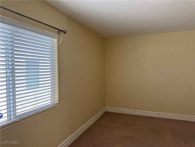 Building Photo - 362 Dogleg Dr