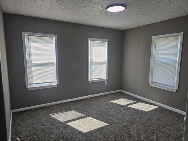 Building Photo - 1744 Woodland Ave