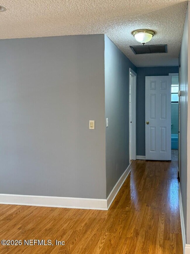 Building Photo - 360 Canis Dr W