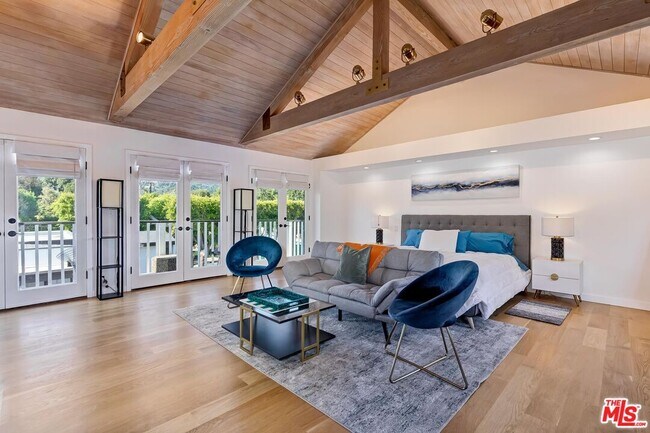 Building Photo - 612 Elm Dr