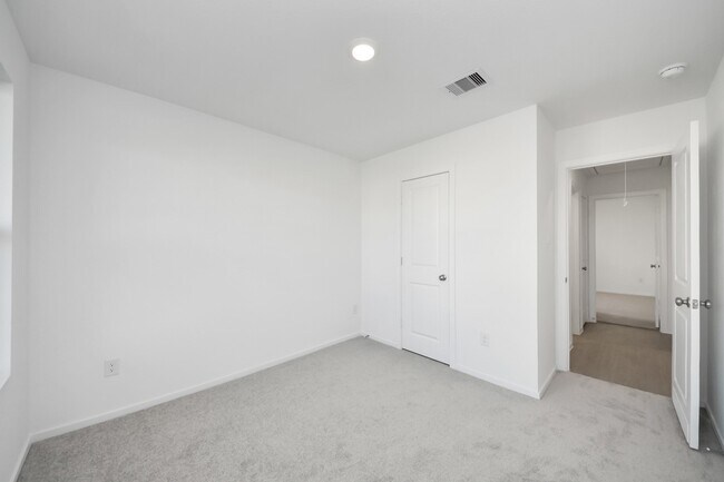 Building Photo - 6510 Linden Leaf Dr