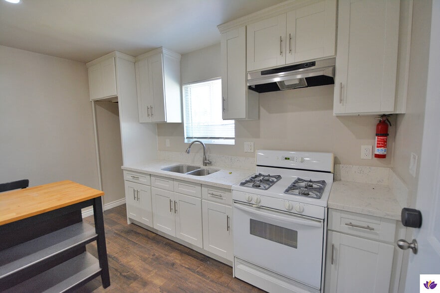 Building Photo - 9616 Gerald Ave