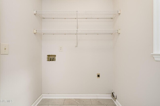 Building Photo - 2 Bdrm / 1.5 Bath Townhouse in Johnson City - Near ETSU, JCMC & VA