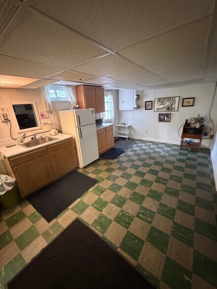 Building Photo - 45 Deerfield St