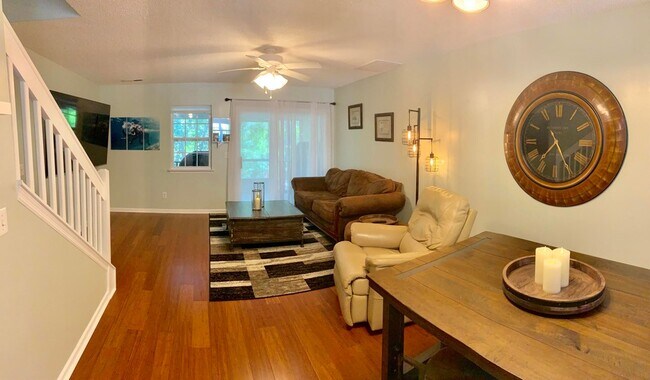 Building Photo - 466 Doane Way