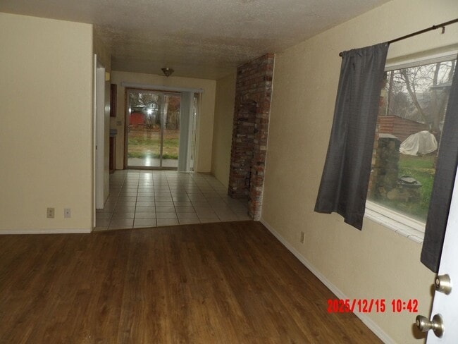 Building Photo - 3 Bedroom Duplex