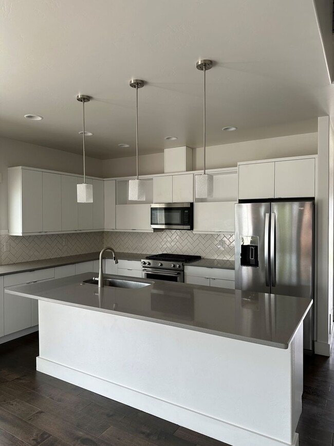 Building Photo - Beautiful  4 bedroom home in Woodland Park...