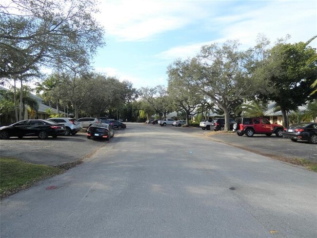 Building Photo - 1455 Holly Heights Dr