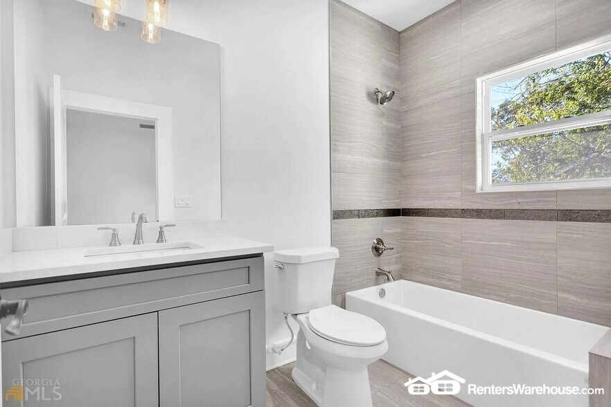 Building Photo - 3196 Mae Ave NE