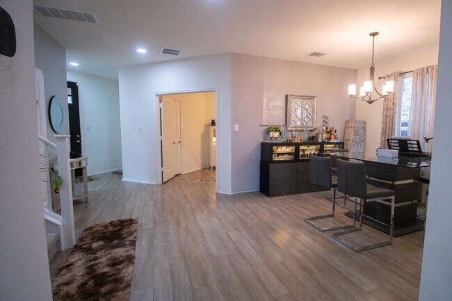 Building Photo - 2105 Ebony Dove St