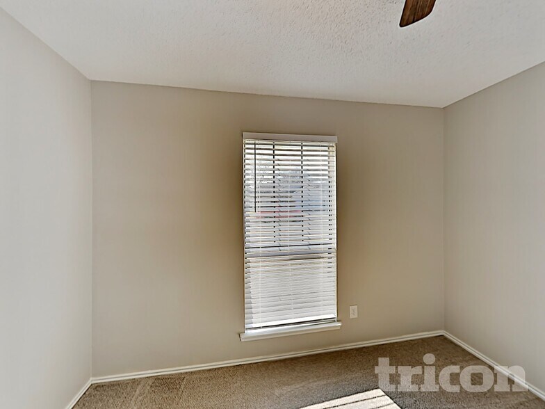 Building Photo - 918 Elliott Dr