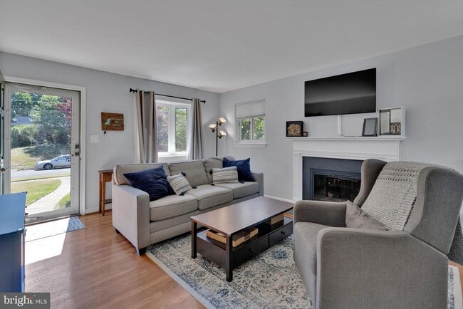 Building Photo - 3252 Holly Hill Dr