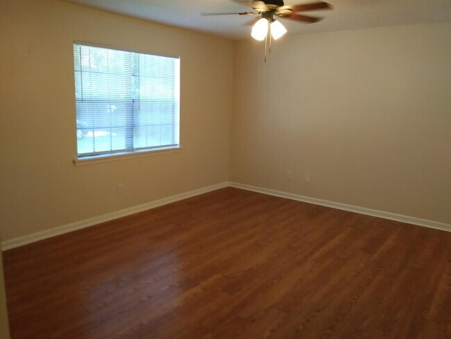 Building Photo - 1602 Carolwood Ct
