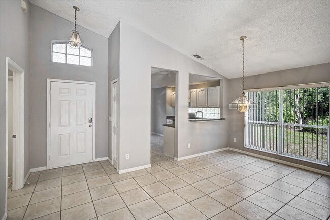 Building Photo - 1033 Lake Davenport Blvd