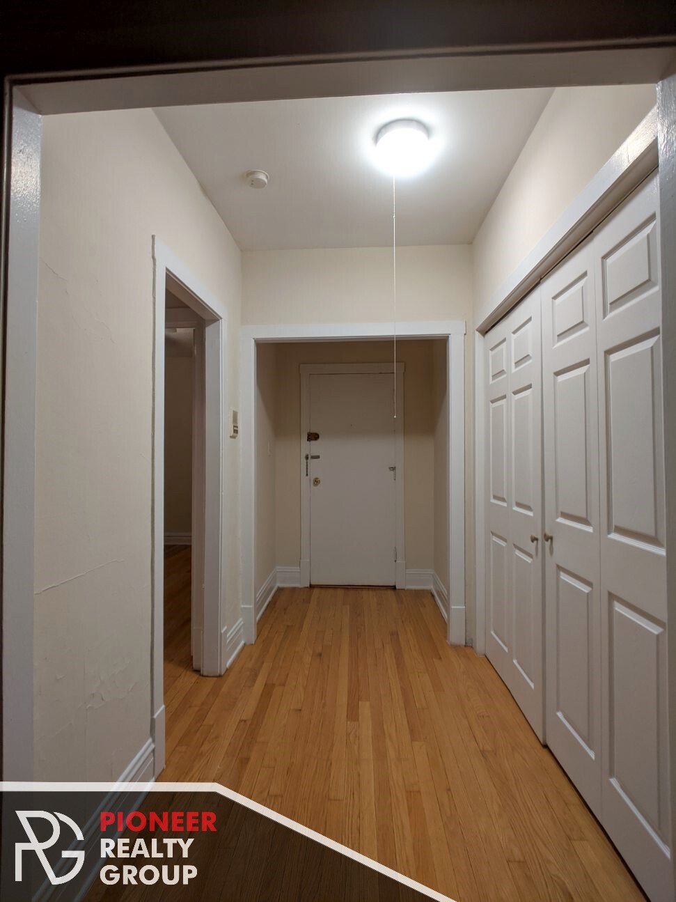 Building Photo - 630 W Cornelia Ave