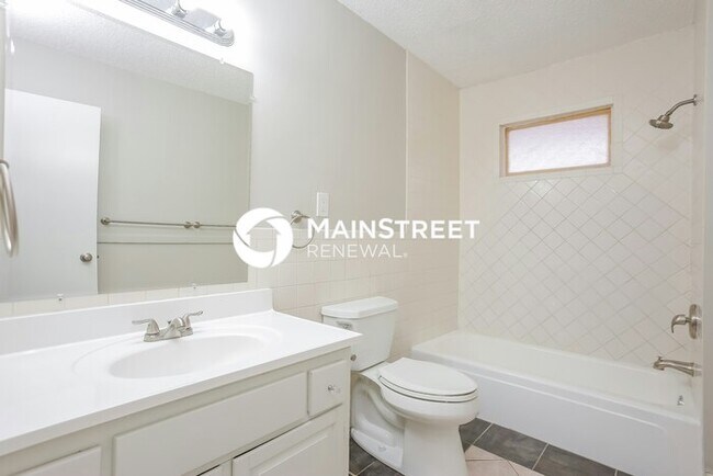 Building Photo - 3 Bedroom Pet-Friendly Home in INDEPENDENC...