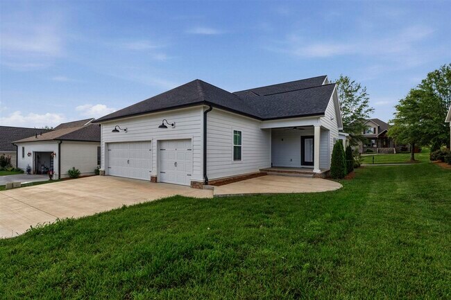 Building Photo - 633 Village Way