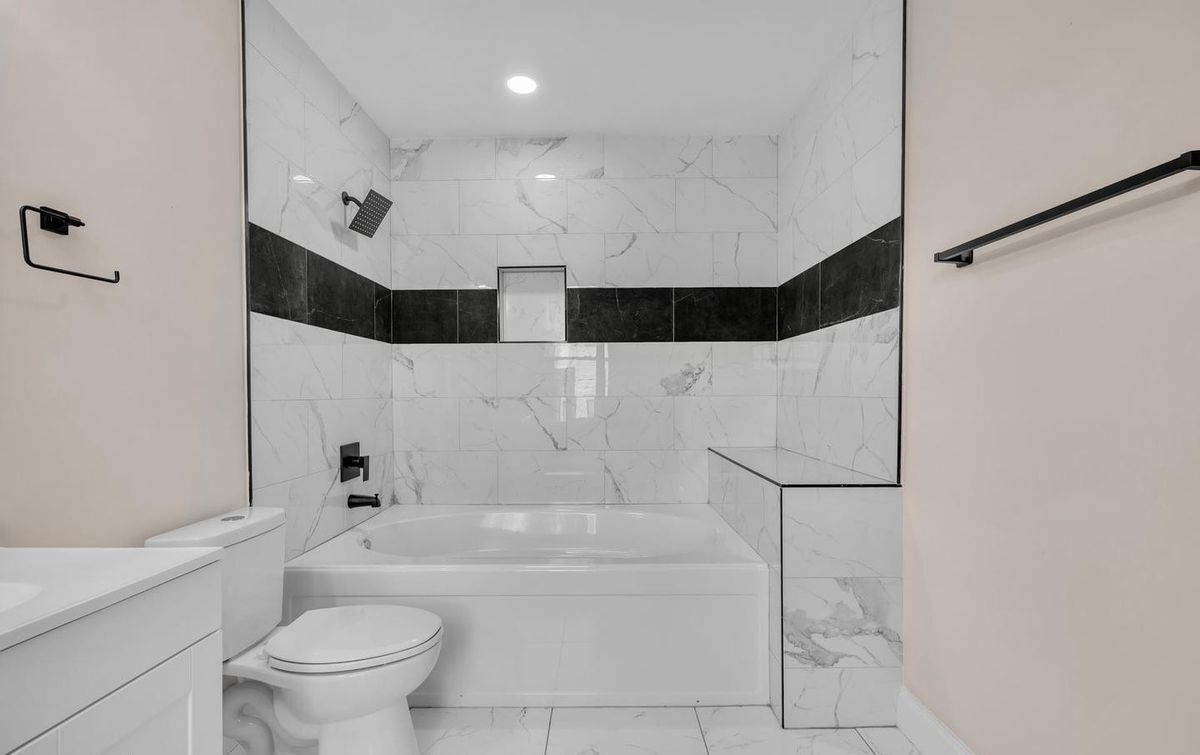 Building Photo - 2045 E 31st St