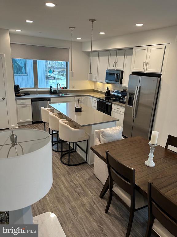 Building Photo - 3000 Birchview Walk