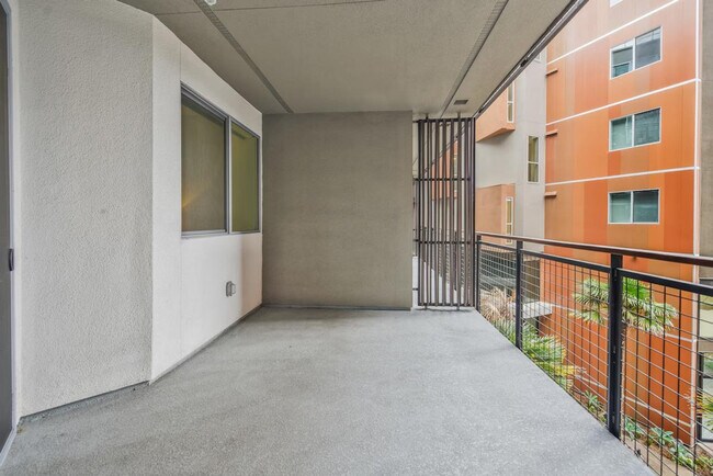 Building Photo - 375 Camino De La Reina