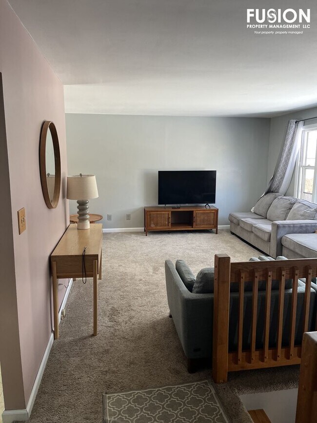 Building Photo - Fully Furnished Rental w/Steam Room & Sauna!