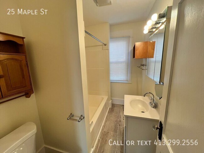 Building Photo - 25 Maple St