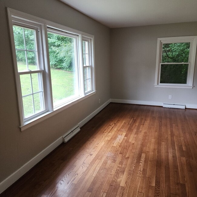 Building Photo - Remodeled Brick Rancher in between Kerners...