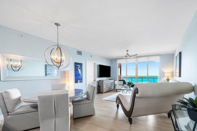 Building Photo - 2650 Lake Shore Dr