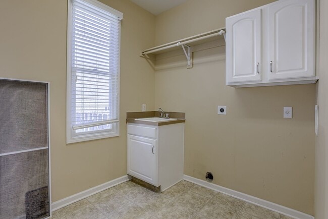 Building Photo - Must See 3 Bedroom In Bellevue!!