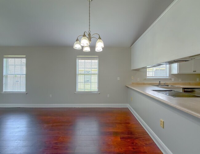 Building Photo - 3363 Golden Rain Dr
