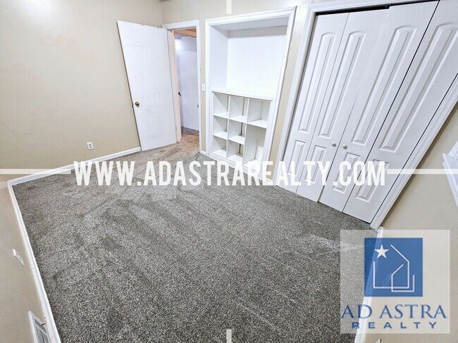 Building Photo - Open 3 Bed 2 Bath Home KCMO!!-Available NOW!!