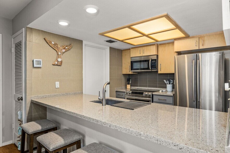 Building Photo - 1118 E Esperanza St