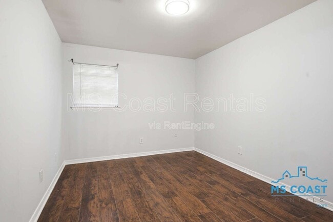 Building Photo - 1601 Lewis Ave