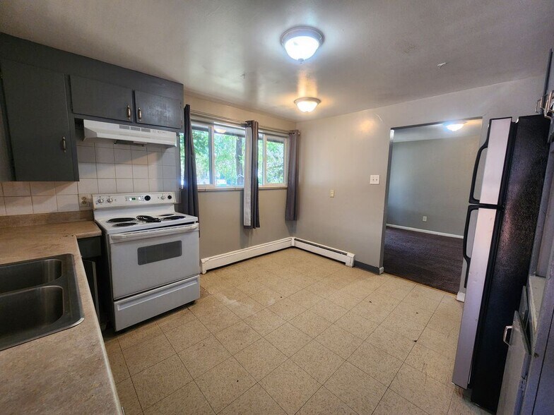 Building Photo - 1753 Clinton St