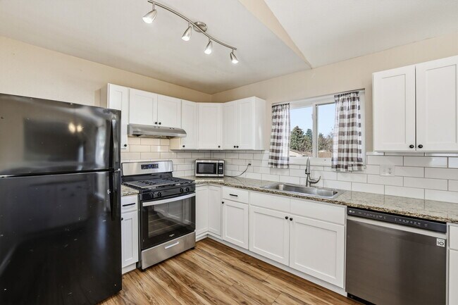 Building Photo - PRICE REDUCED $200/Mo | 4 Bed 2.5 Bath Home w/ Walkout Basement