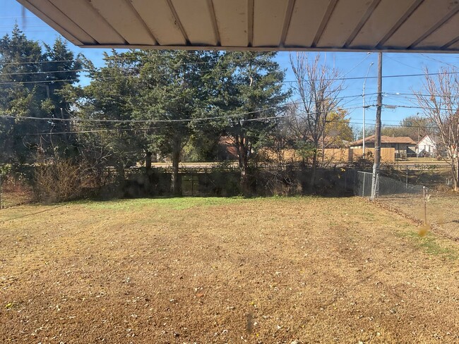 Building Photo - 2305 Doris Ave