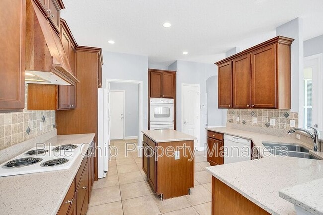 Building Photo - 10074 Iverson Dr