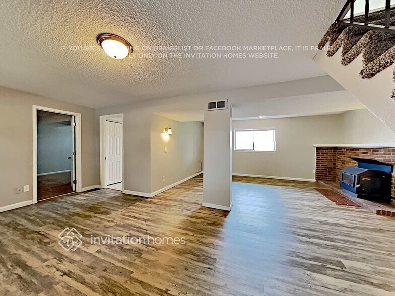 Building Photo - 9434 Brentwood St