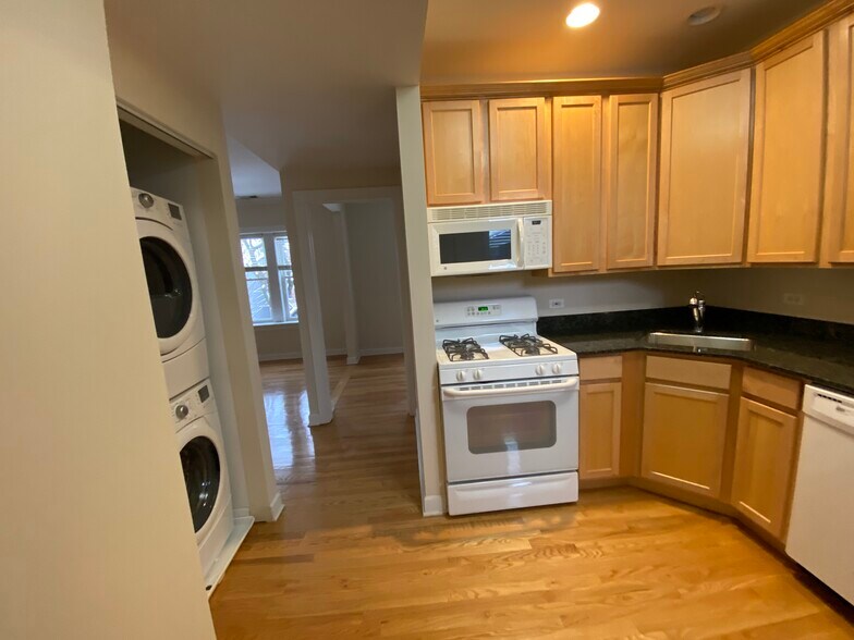 Building Photo - 3246 N Clifton Ave