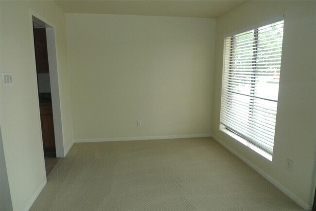 Building Photo - 16111 Aspenglenn Dr
