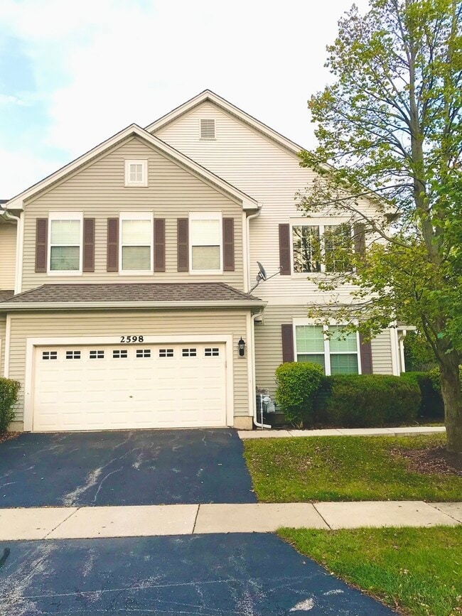 Building Photo - 2598 Hillsboro Blvd