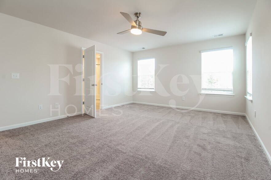 Building Photo - 702 Ridgemoor Trl